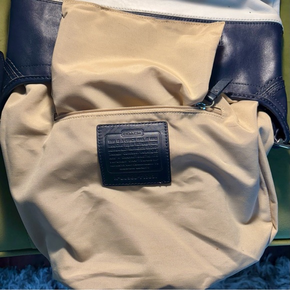 COACH : Good used condition- shoulder bag navy blue and white. - Picture 12 of 13